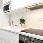 Apartman Alure Residences 1 & 24h Self Check-in, Free Parking In Front Of The Building, New Building, Terrace, Cafe With Breakfast In The Building, Next To The Aqua Park Besztercebánya
