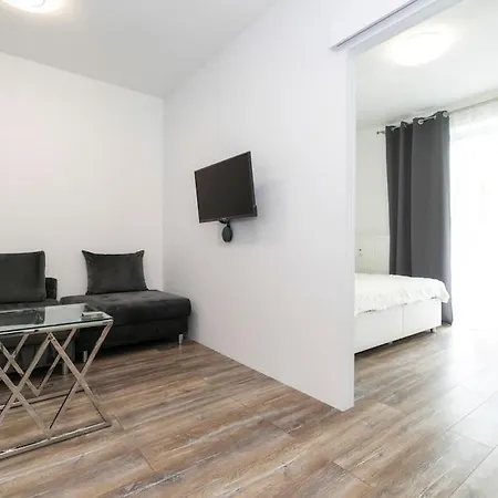 Alure Residences 1 & 24h Self Check-in, Free Parking In Front Of The Building, New Building, Terrace, Cafe With Breakfast In The Building, Next To The Aqua Park * Banská Bystrica