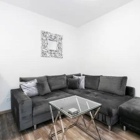 Апартаменты Alure Residences 1 & 24h Self Check-in, Free Parking In Front Of The Building, New Building, Terrace, Cafe With Breakfast In The Building, Next To The Aqua Park *