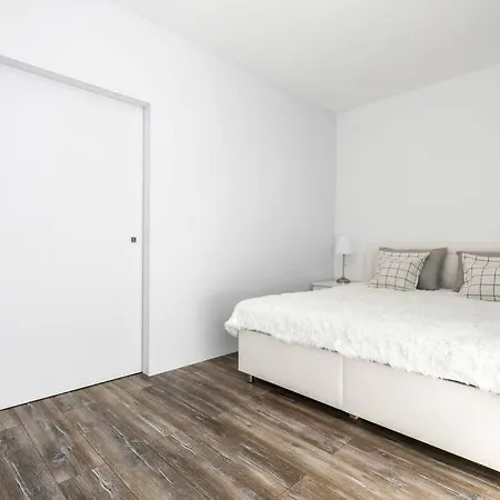 Alure Residences 1 & 24h Self Check-in, Free Parking In Front Of The Building, New Building, Terrace, Cafe With Breakfast In The Building, Next To The Aqua Park *