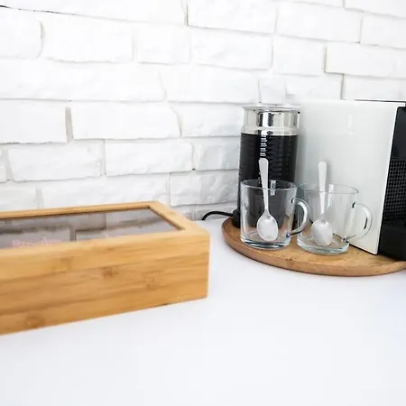 Alure Residences 1 & 24h Self Check-in, Free Parking In Front Of The Building, New Building, Terrace, Cafe With Breakfast In The Building, Next To The Aqua Park * Banská Bystrica