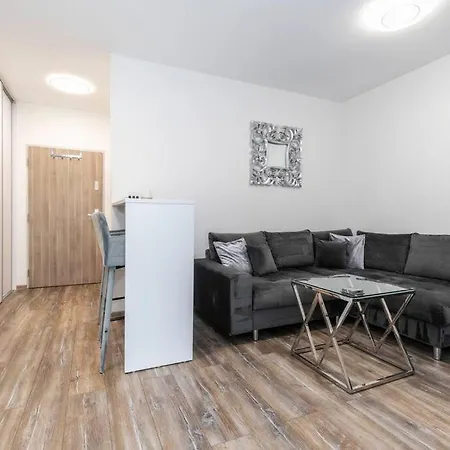 Alure Residences 1 & 24h Self Check-in, Free Parking In Front Of The Building, New Building, Terrace, Cafe With Breakfast In The Building, Next To The Aqua Park Banská Bystrica