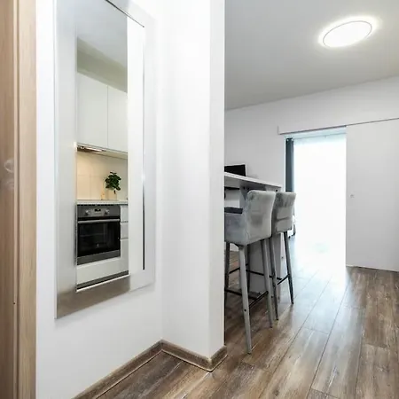 Alure Residences 1 & 24h Self Check-in, Free Parking In Front Of The Building, New Building, Terrace, Cafe With Breakfast In The Building, Next To The Aqua Park Lejlighed *