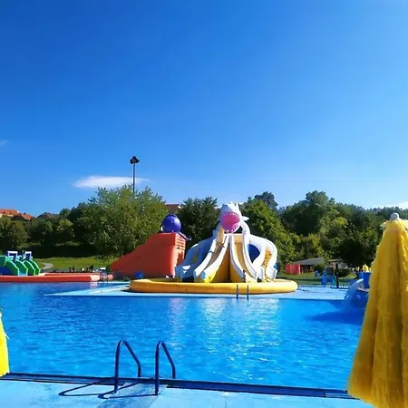 Alure Residences 1 & 24h Self Check-in, Free Parking In Front Of The Building, New Building, Terrace, Cafe With Breakfast In The Building, Next To The Aqua Park Банска-Бистрица