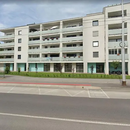 Alure Residences 1 & 24h Self Check-in, Free Parking In Front Of The Building, New Building, Terrace, Cafe With Breakfast In The Building, Next To The Aqua Park Банска-Бистрица