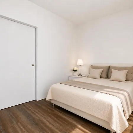 Alure Residences 1 & 24h Self Check-in, Free Parking In Front Of The Building, New Building, Terrace, Cafe With Breakfast In The Building, Next To The Aqua Park *