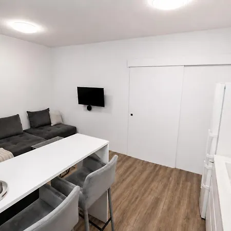 Alure Residences 1 & 24h Self Check-in, Free Parking In Front Of The Building, New Building, Terrace, Cafe With Breakfast In The Building, Next To The Aqua Park Banská Bystrica