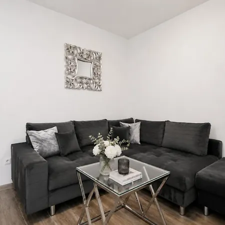 Alure Residences 1 & 24h Self Check-in, Free Parking In Front Of The Building, New Building, Terrace, Cafe With Breakfast In The Building, Next To The Aqua Park
